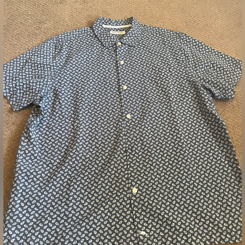 Tommy Bahama Blue Hawaiian Fishing
Silk Button Shirt Navy Blue Size XL
$45.00